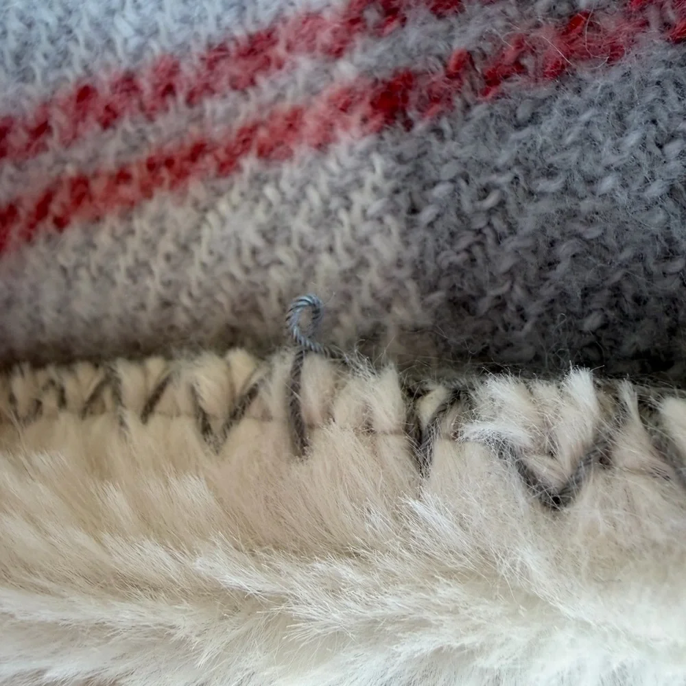 Tommy Hilfiger Faux Cashmere Plush Throw Blanket Plaid Gray Cream Red 50x70 GUC